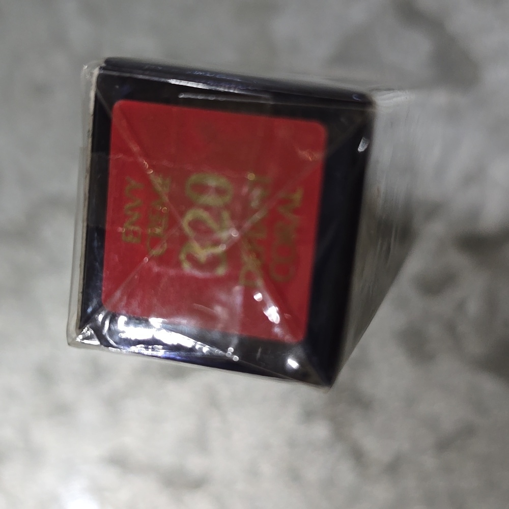 NWT- Estee Lauder Lipstick - Picture 2 of 5